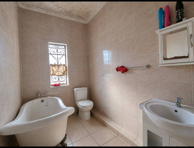 5 BEDROOM HOUSE FOR SALE IN PEACEHAVEN